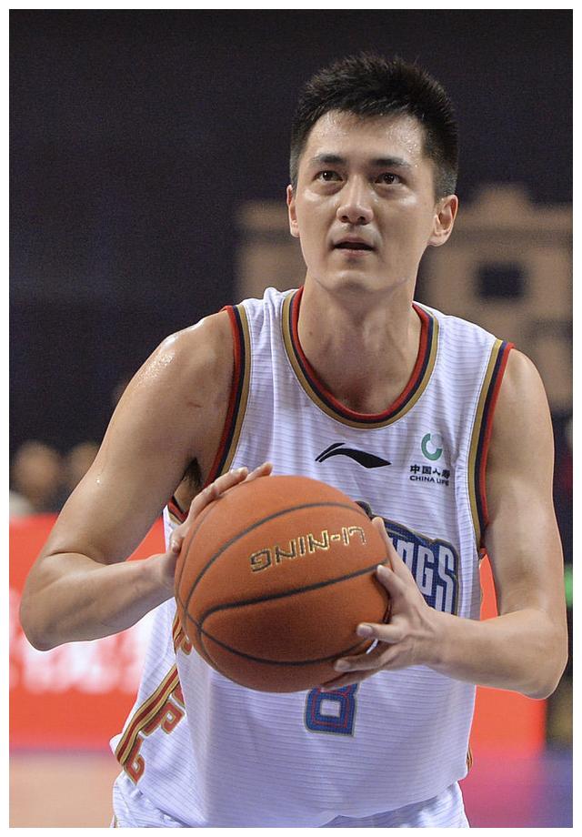 火博体育平台 -转折点！广厦男篮队长鼓劲，社区盾关键时刻攻防权衡，话题不断，资深球员宣示担当 